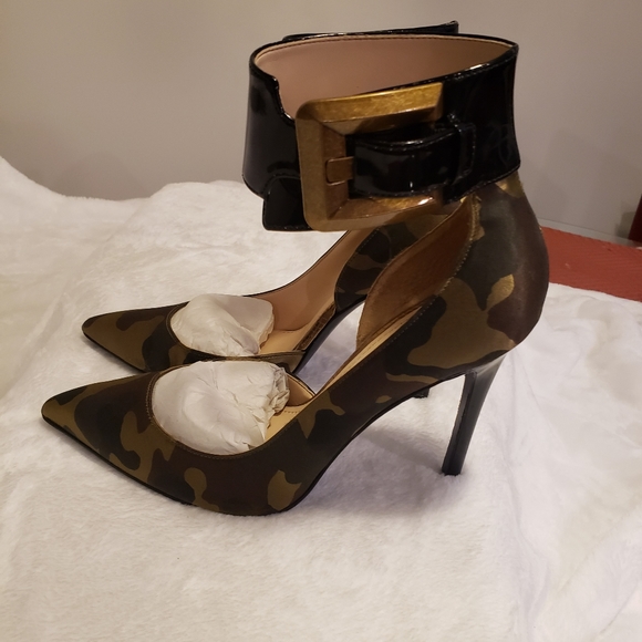 Shoes - Picture 2 of 3